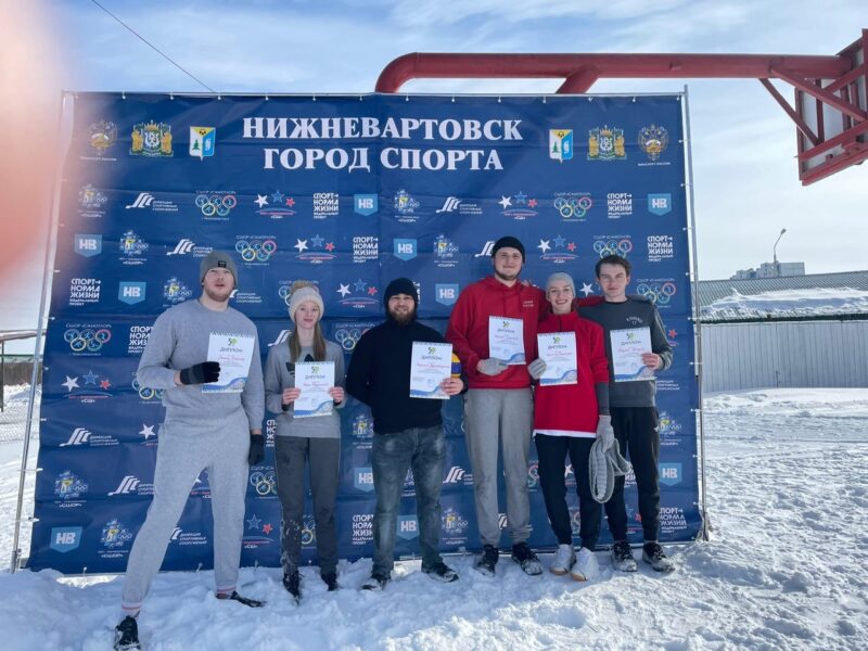В Нижневартовске устроили снежные баталии