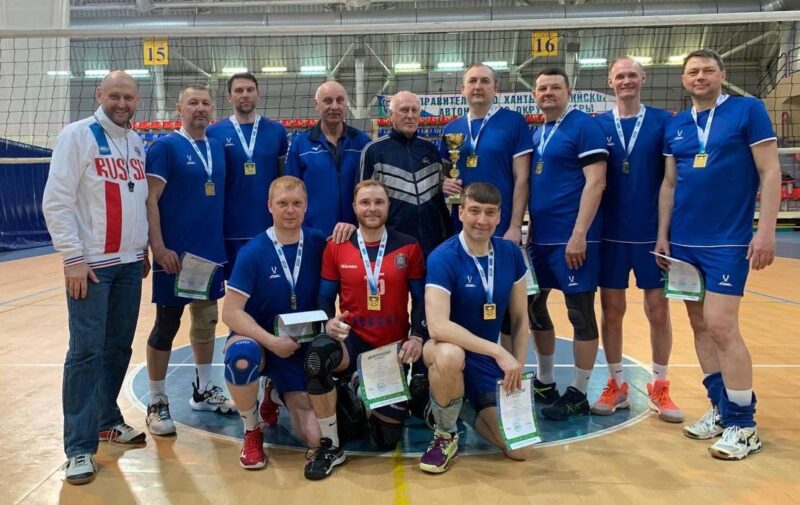 Сургутяне завоевали “золото” чемпионата Югры по волейболу среди ветеранов