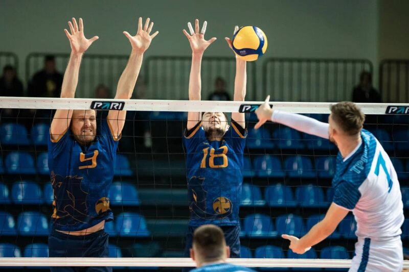 Команда ХМАО по волейболу среди глухих принимает участие в чемпионате первой лиги