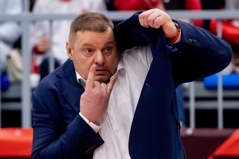 Алекно с первой попытки вывел Питер в финал. Теперь идёт на Казань